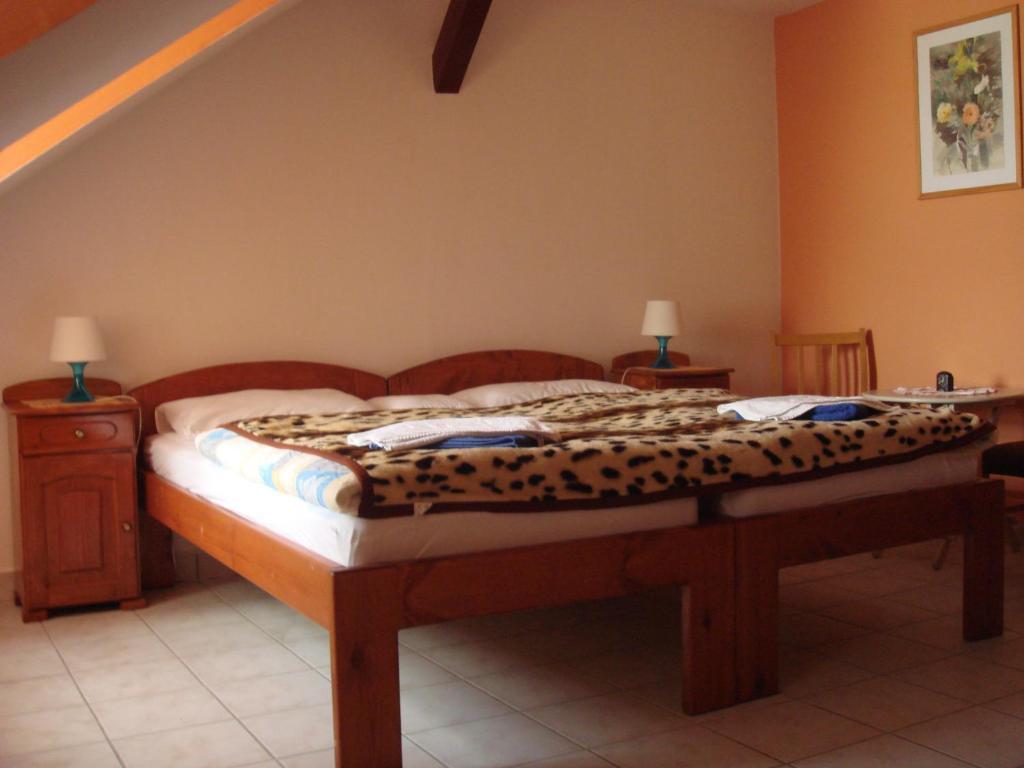Róza Hotel és Apartmanház Esztergom Habitación foto
